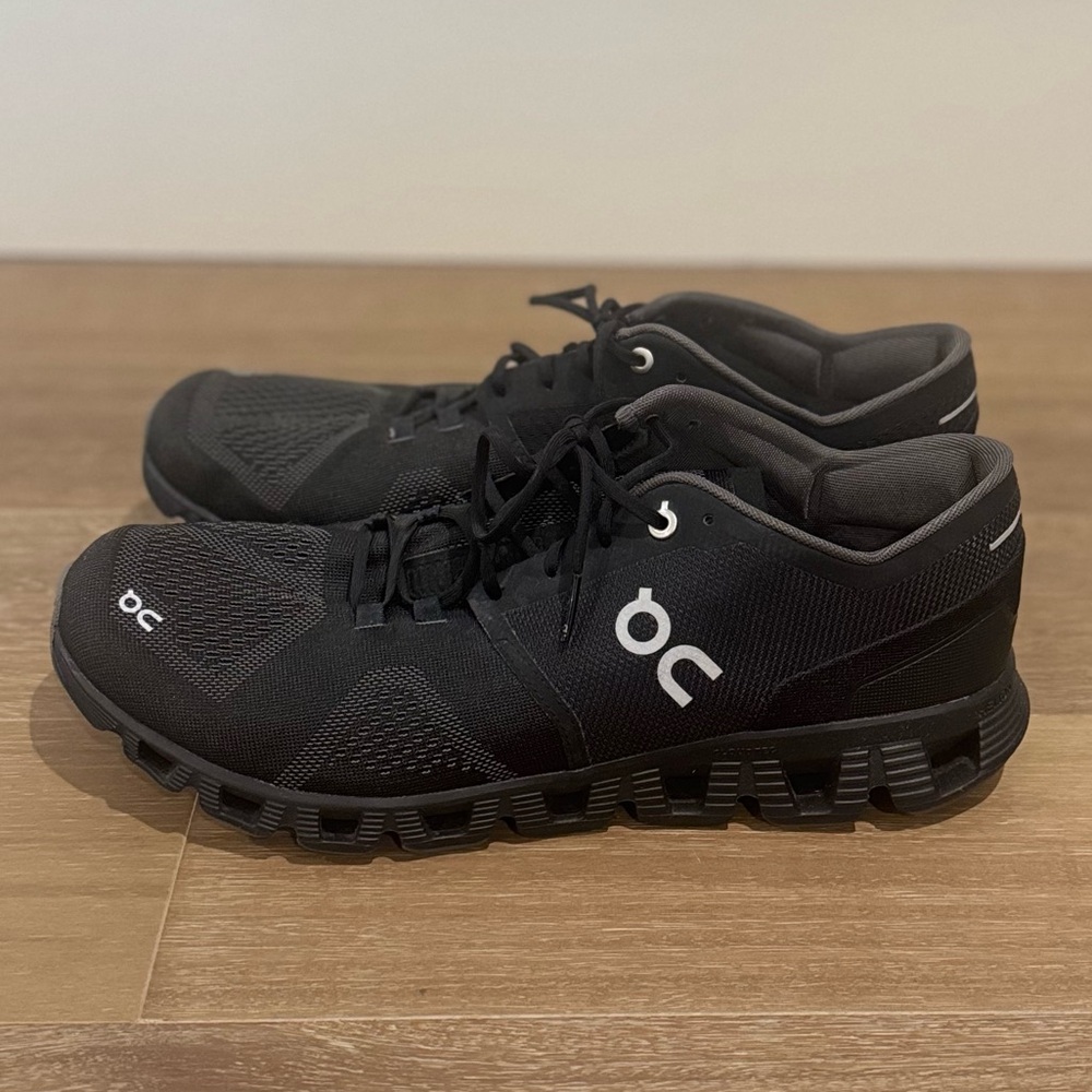 On Running (Size: US Men’s 11) - LIKE NEW! Men’s Black Athletic Sneakers